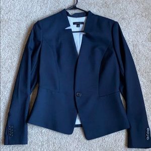 Women’s Cropped Jacket and Pencil Skirt